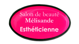 Badges personnalisés Contour - Bord noir avec fond rose | www.namebadgesinternational.fr